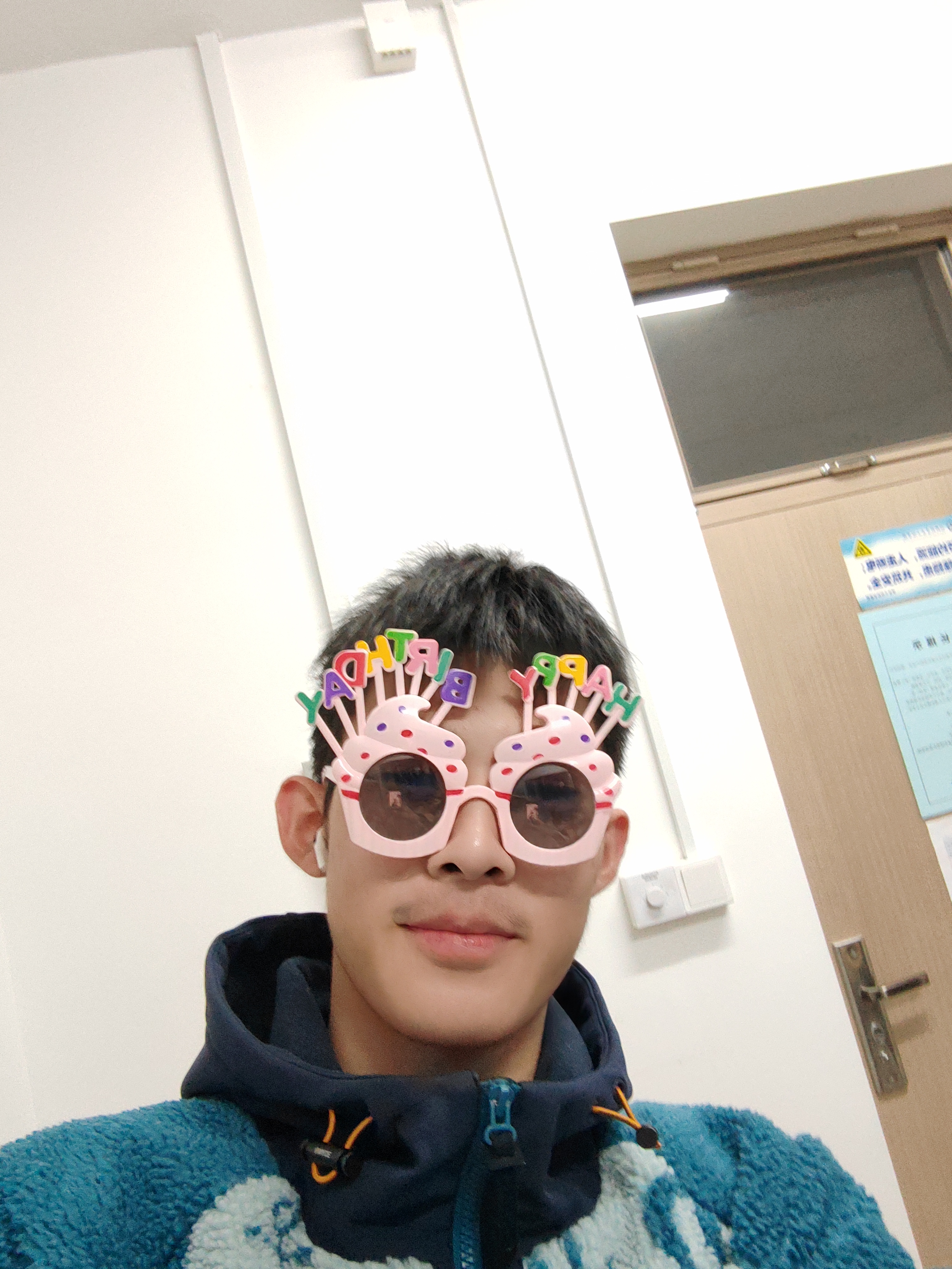 俞逸朗